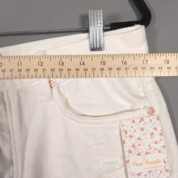 NWT FREE PEOPLE LOVING GOOD VIBRATIONS Denim Shorts Cutoff Distressed White 29
